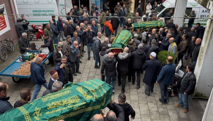Fransa’daki yangında hayatını kaybeden 3 kardeş Rize'de son yolculuğuna uğurlandı 6