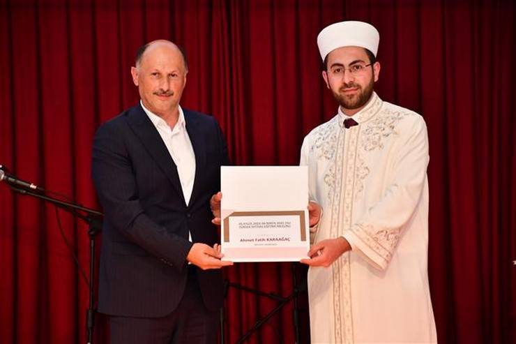 Rize Müftü Yusuf Karali Dini Yüksek İhtisas Merkezinde mezuniyet heyecanı 11