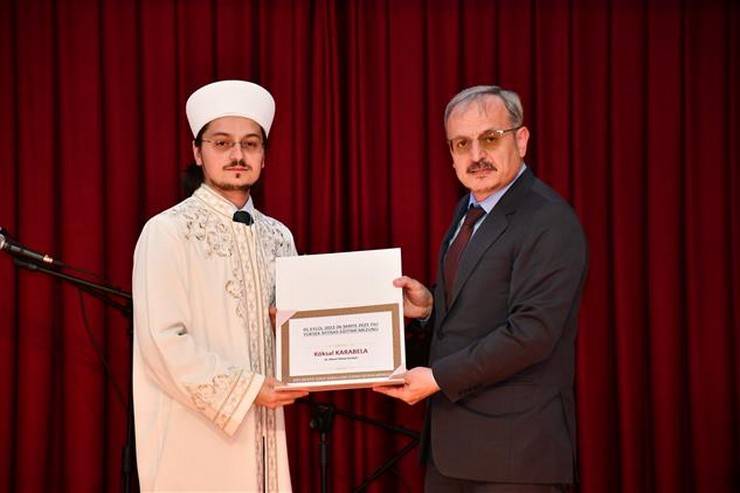 Rize Müftü Yusuf Karali Dini Yüksek İhtisas Merkezinde mezuniyet heyecanı 15