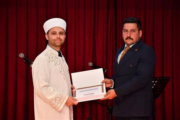 Rize Müftü Yusuf Karali Dini Yüksek İhtisas Merkezinde mezuniyet heyecanı 16