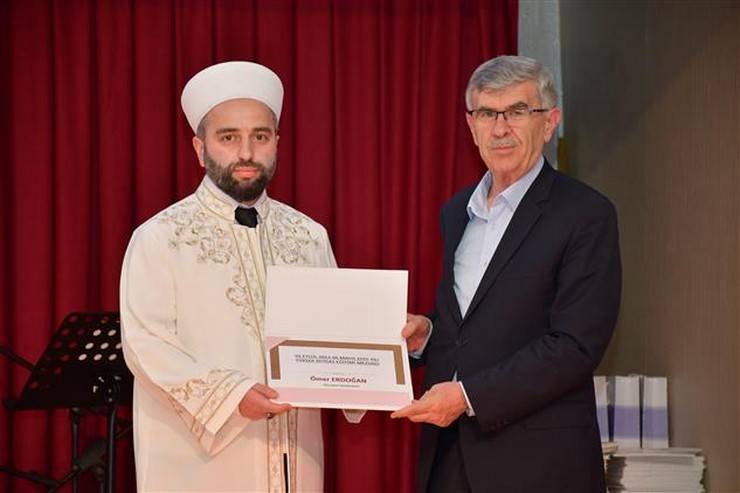 Rize Müftü Yusuf Karali Dini Yüksek İhtisas Merkezinde mezuniyet heyecanı 9