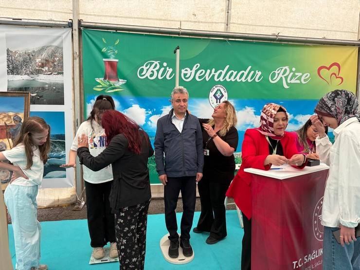 Rize'de Gençler Sağlık İçin Bir Araya Geldi: Farkındalık Etkinlikleri Yoğun İlgi Gördü 1