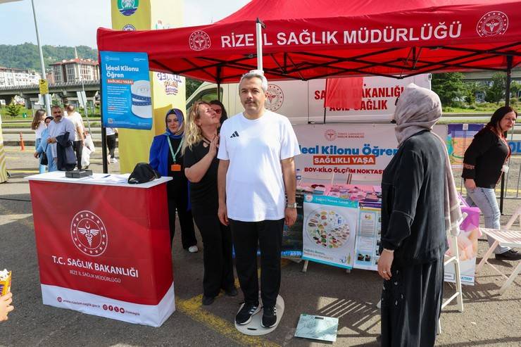 Rize'de Gençler Sağlık İçin Bir Araya Geldi: Farkındalık Etkinlikleri Yoğun İlgi Gördü 10