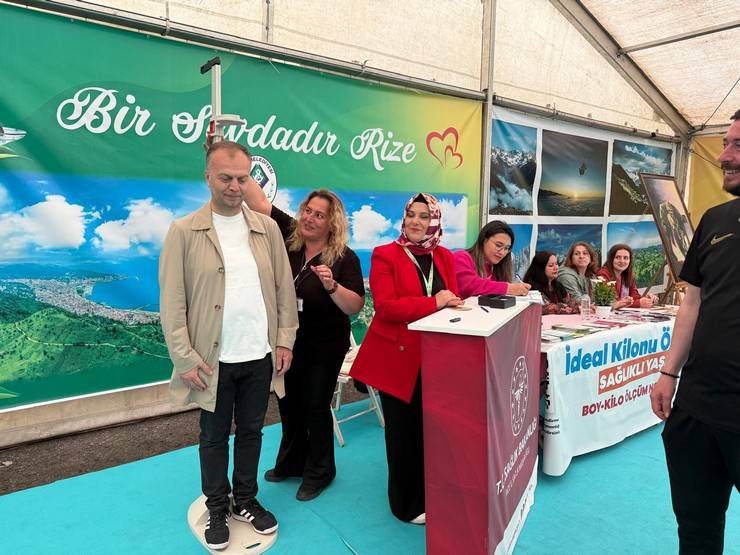 Rize'de Gençler Sağlık İçin Bir Araya Geldi: Farkındalık Etkinlikleri Yoğun İlgi Gördü 11