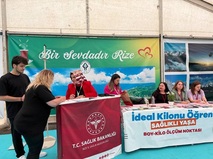 Rize'de Gençler Sağlık İçin Bir Araya Geldi: Farkındalık Etkinlikleri Yoğun İlgi Gördü 12