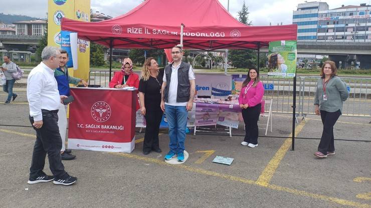Rize'de Gençler Sağlık İçin Bir Araya Geldi: Farkındalık Etkinlikleri Yoğun İlgi Gördü 2
