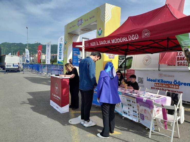 Rize'de Gençler Sağlık İçin Bir Araya Geldi: Farkındalık Etkinlikleri Yoğun İlgi Gördü 5