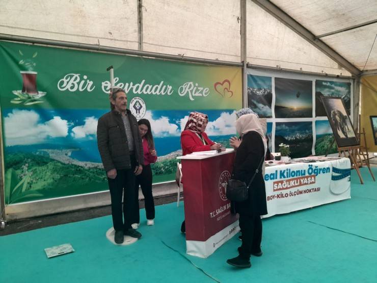 Rize'de Gençler Sağlık İçin Bir Araya Geldi: Farkındalık Etkinlikleri Yoğun İlgi Gördü 6