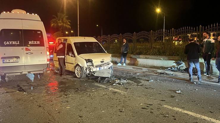 Rize’de Trafik Kazası 3 yaralı 14