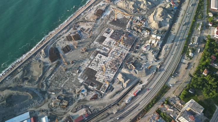 Rize Şehir Hastanesi Yükseliyor! Bakanlık Yetkilileri Rize’de 12