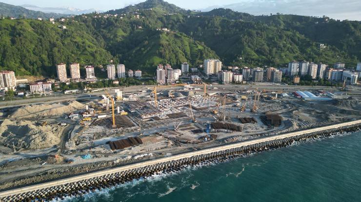 Rize Şehir Hastanesi Yükseliyor! Bakanlık Yetkilileri Rize’de 15