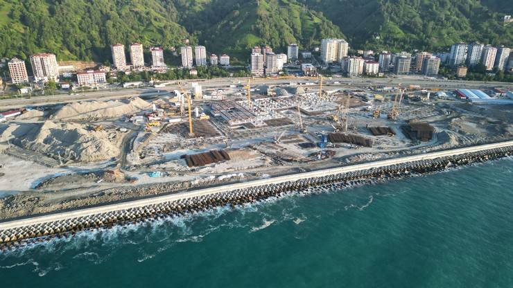 Rize Şehir Hastanesi Yükseliyor! Bakanlık Yetkilileri Rize’de 16