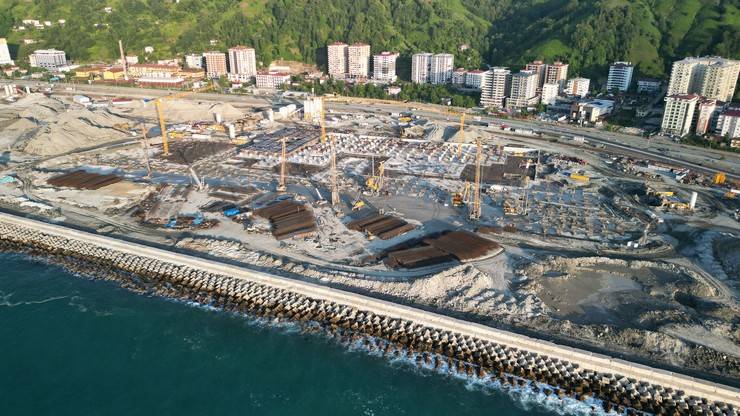 Rize Şehir Hastanesi Yükseliyor! Bakanlık Yetkilileri Rize’de 17