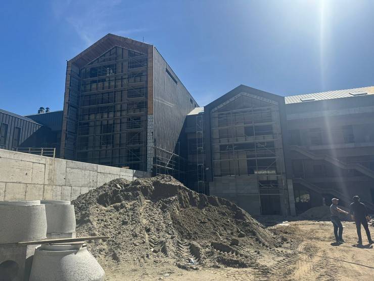 Rize Şehir Hastanesi Yükseliyor! Bakanlık Yetkilileri Rize’de 4