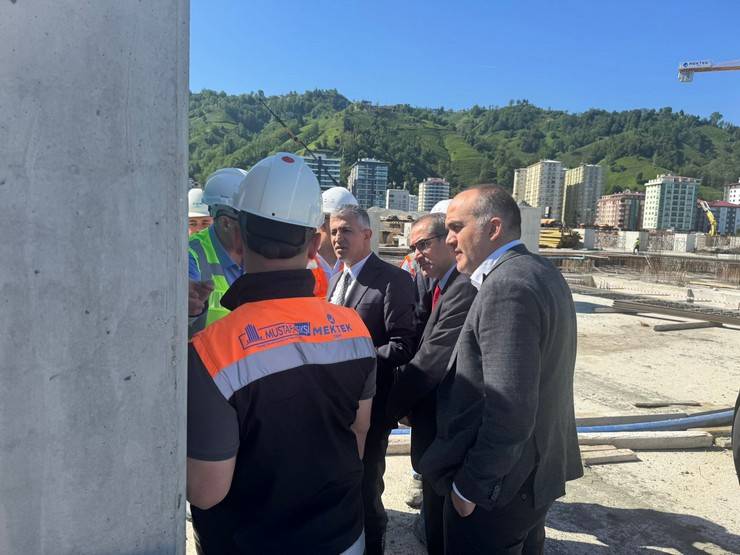 Rize Şehir Hastanesi Yükseliyor! Bakanlık Yetkilileri Rize’de 5