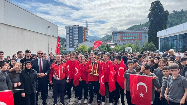 Çay bahçesinden çıkıp, Avrupa şampiyonu oldu 6