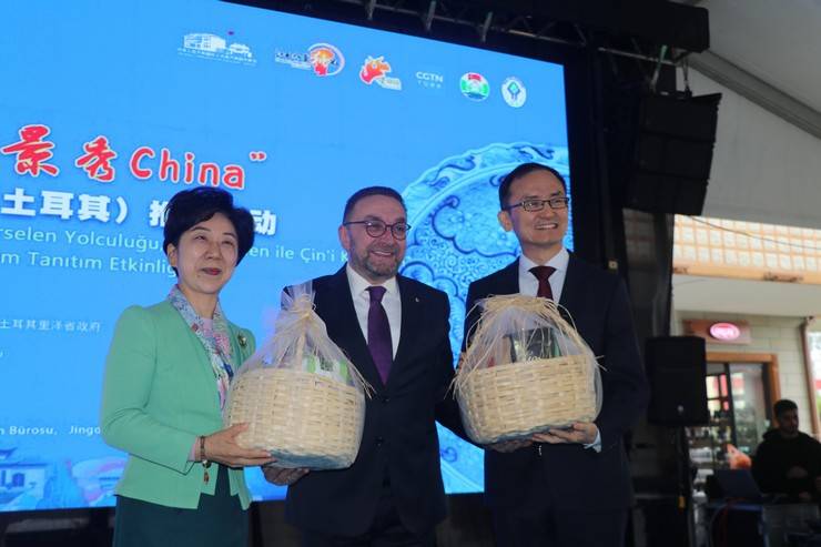 Rize'de "Çayın Ahengi ve İpekyolu Porselen Yolculuğu" programı düzenlendi 8