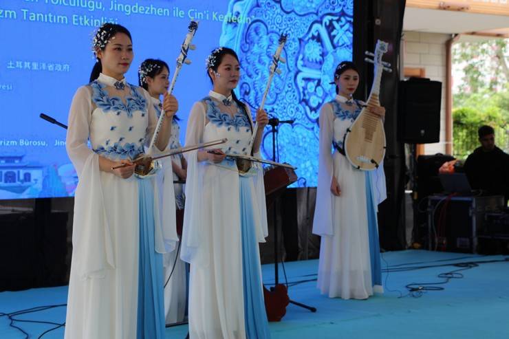 Rize'de "Çayın Ahengi ve İpekyolu Porselen Yolculuğu" programı düzenlendi 9