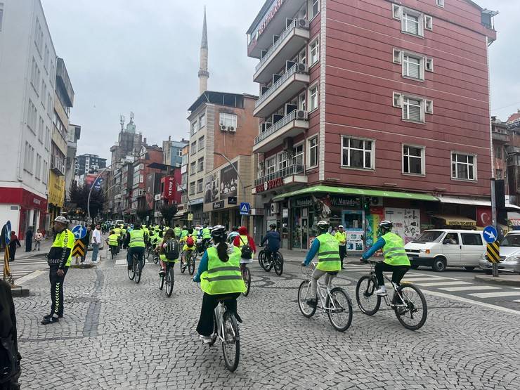 Rize'de 12. Yeşilay Bisiklet Turu Sağlıklı Yaşam İçin Pedalladı 10