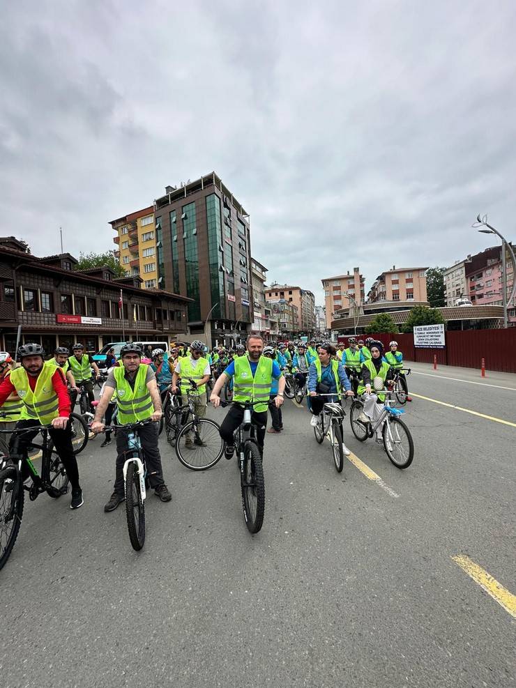 Rize'de 12. Yeşilay Bisiklet Turu Sağlıklı Yaşam İçin Pedalladı 16