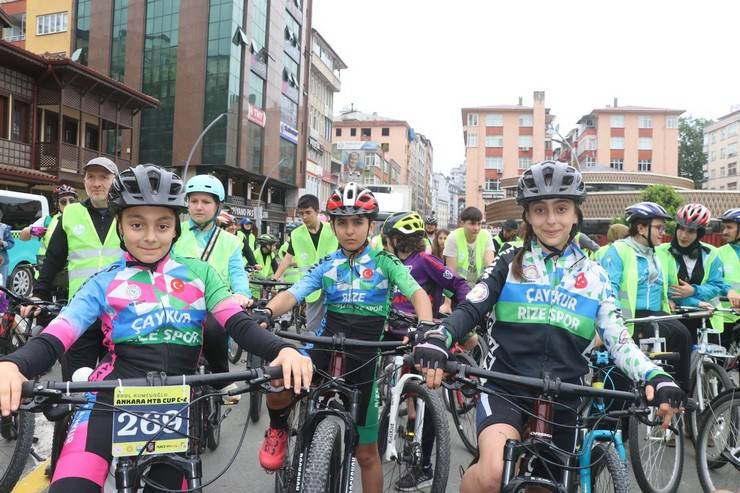 Rize'de 12. Yeşilay Bisiklet Turu Sağlıklı Yaşam İçin Pedalladı 7