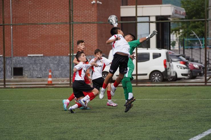 U12 Rize Cup 2025 Sona Erdi: Şampiyon Fenerbahçe! 14