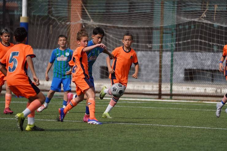 U12 Rize Cup 2025 Sona Erdi: Şampiyon Fenerbahçe! 15