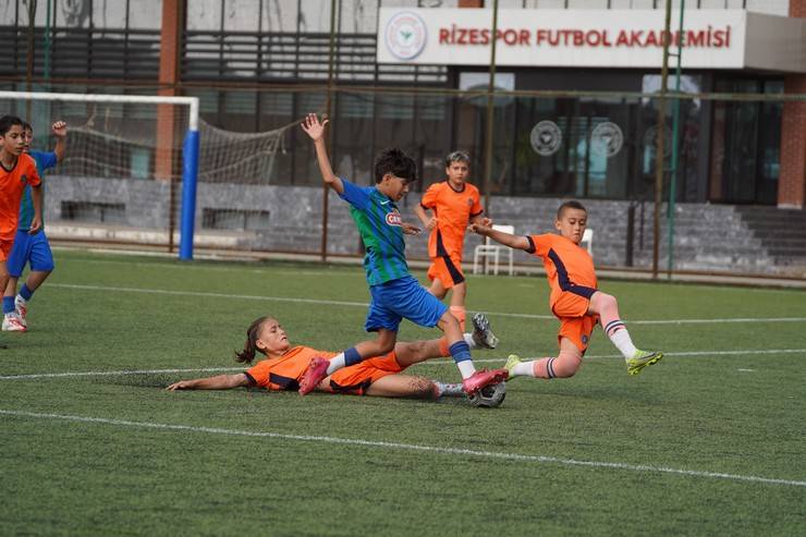 U12 Rize Cup 2025 Sona Erdi: Şampiyon Fenerbahçe! 18