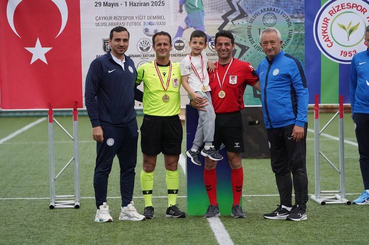U12 Rize Cup 2025 Sona Erdi: Şampiyon Fenerbahçe! 26