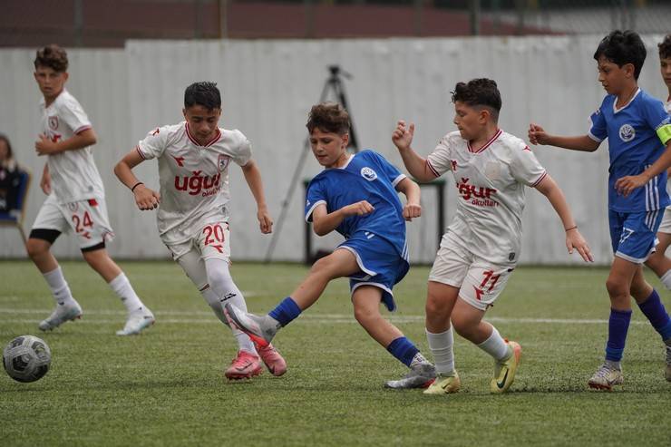 U12 Rize Cup 2025 Sona Erdi: Şampiyon Fenerbahçe! 6