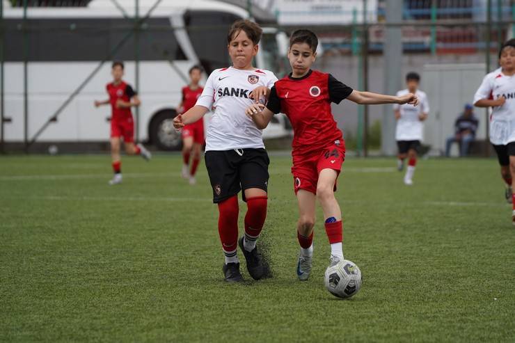 U12 Rize Cup 2025 Sona Erdi: Şampiyon Fenerbahçe! 8