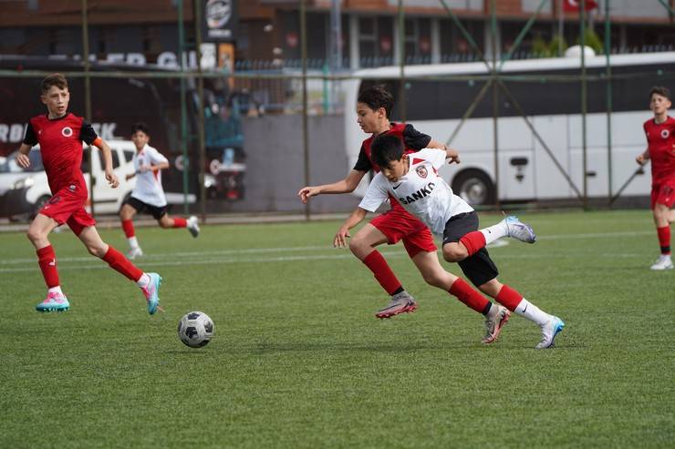 U12 Rize Cup 2025 Sona Erdi: Şampiyon Fenerbahçe! 9