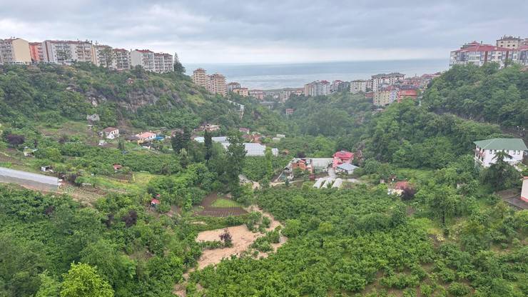 Trabzon'da şiddetli yağış: Yollar göle döndü 16