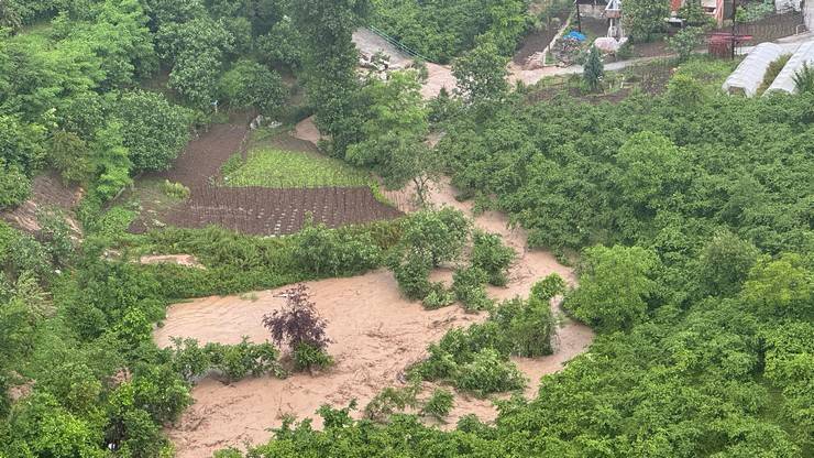 Trabzon'da şiddetli yağış: Yollar göle döndü 42