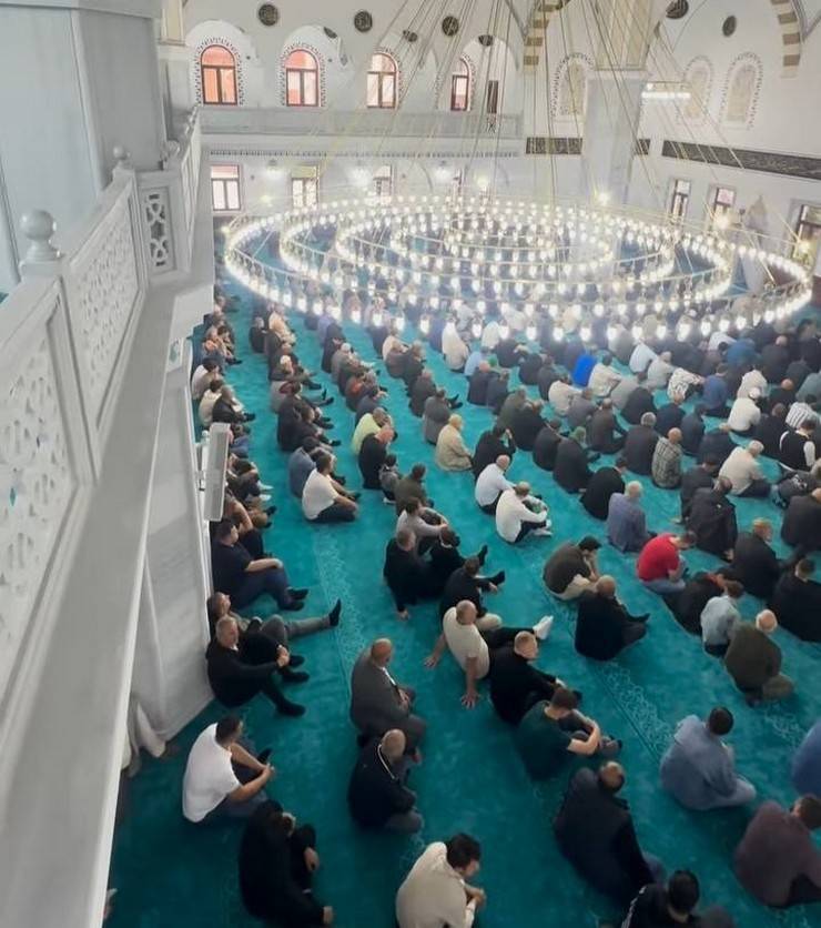 Ardeşen'de Ensar Camii'nde İlk Namaz Coşkusu! 2