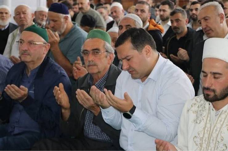 Ardeşen'de Ensar Camii'nde İlk Namaz Coşkusu! 4
