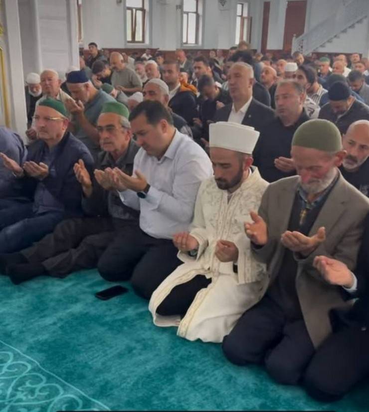 Ardeşen'de Ensar Camii'nde İlk Namaz Coşkusu! 5
