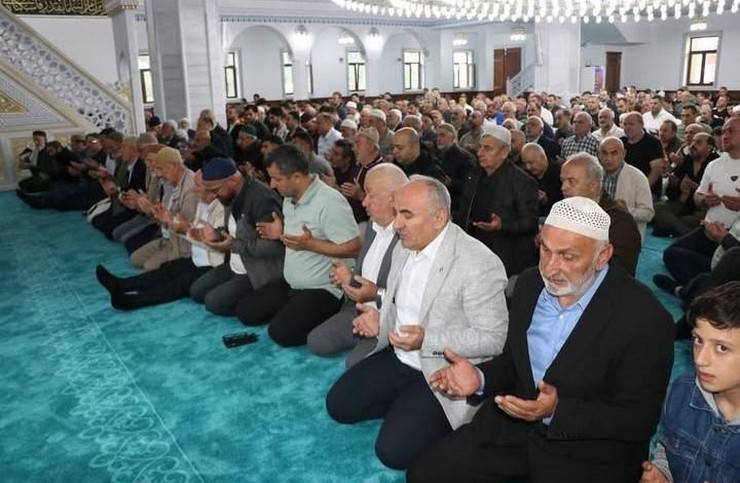 Ardeşen'de Ensar Camii'nde İlk Namaz Coşkusu! 7