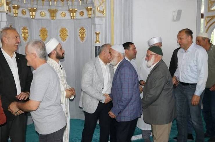 Ardeşen'de Ensar Camii'nde İlk Namaz Coşkusu! 9