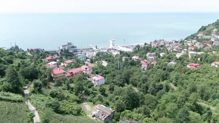 Sınırın ikiye ayırdığı köyde akrabalık ilişkileri bir asırdır sürdürülüyor 6
