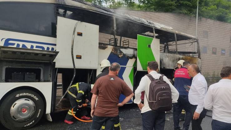 Ordu'da yolcu otobüsünde çıkan yangın söndürüldü 2