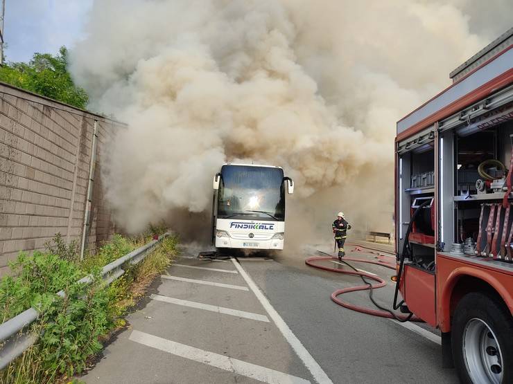 Ordu'da yolcu otobüsünde çıkan yangın söndürüldü 3
