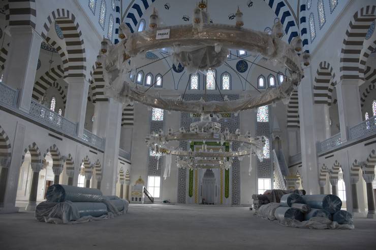 Trabzon'da 15 bin kişinin ibadet edebileceği camide sona gelindi 11
