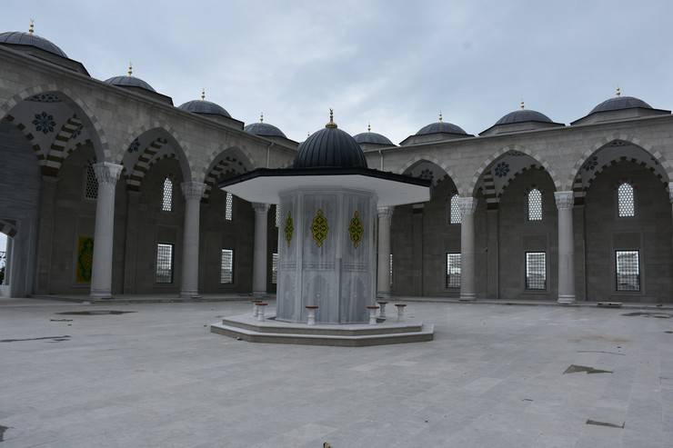 Trabzon'da 15 bin kişinin ibadet edebileceği camide sona gelindi 2