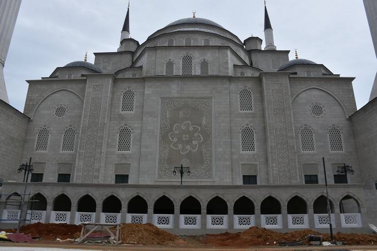 Trabzon'da 15 bin kişinin ibadet edebileceği camide sona gelindi 3