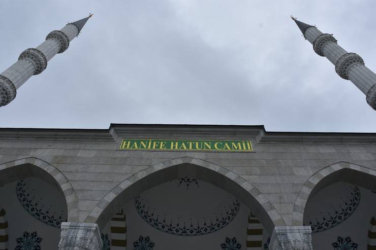 Trabzon'da 15 bin kişinin ibadet edebileceği camide sona gelindi 9