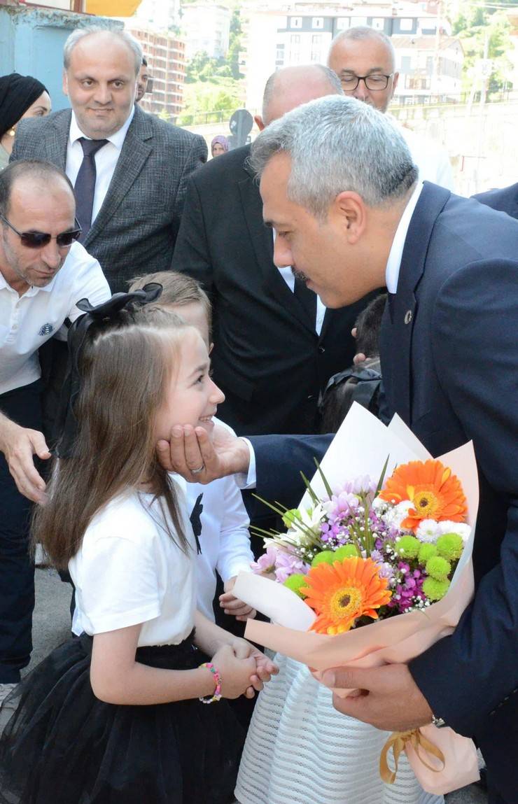 Rize’de öğrenciler karne heyecanı yaşadı 1