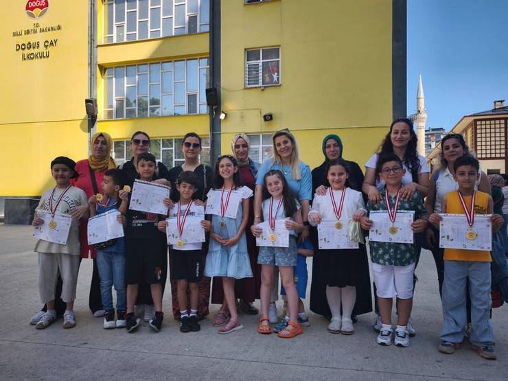 Rize’de öğrenciler karne heyecanı yaşadı 14