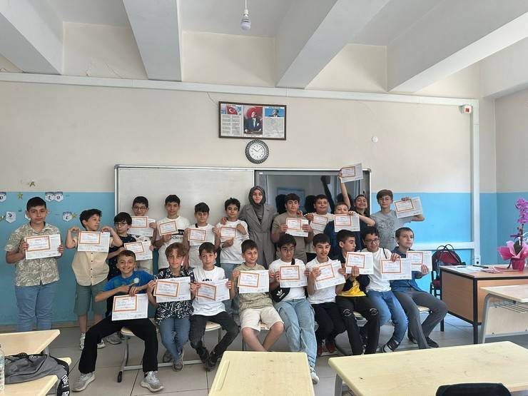Rize’de öğrenciler karne heyecanı yaşadı 15