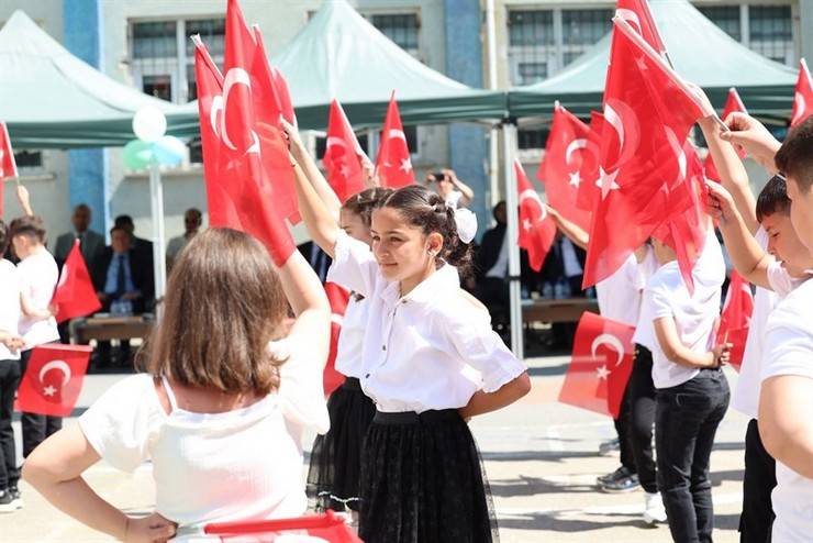 Rize’de öğrenciler karne heyecanı yaşadı 3